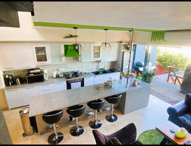 2 BEDROOM PROPERTY TO RENT IN VREDEHOEK